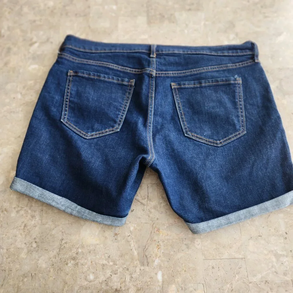 Old Navy Fitted Denim Cuffed Hem Shorts Size 14